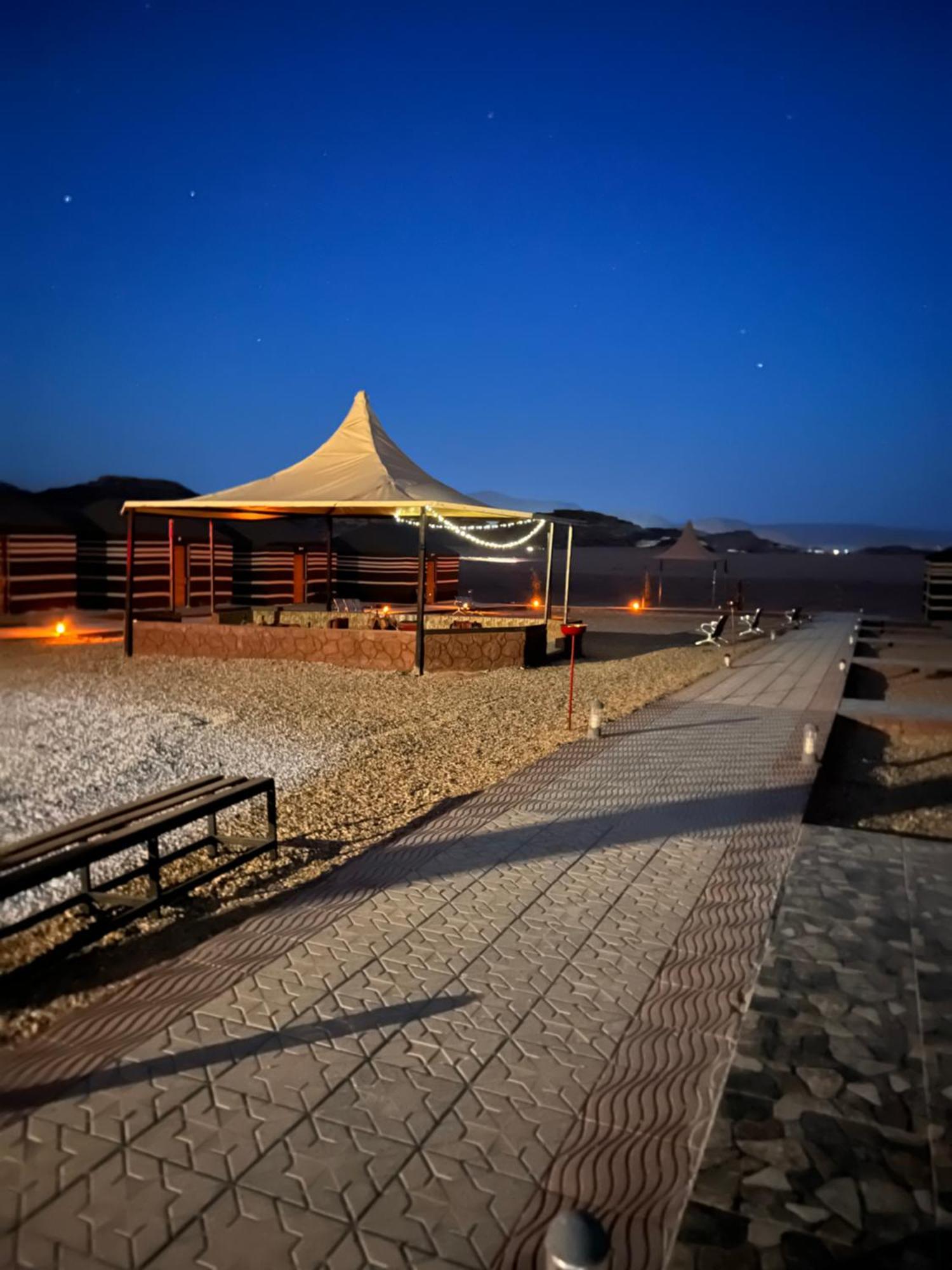 Rum Island Luxury Camp & Bubbles Hotel 瓦迪拉姆 外观 照片